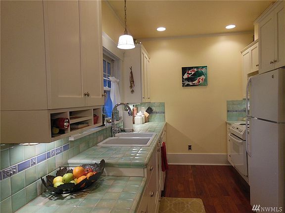 5th image of 1208 Carlyon Ave SE