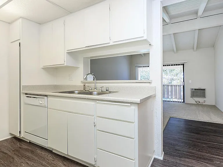 Maplewood Apartment Homes — Photo 25