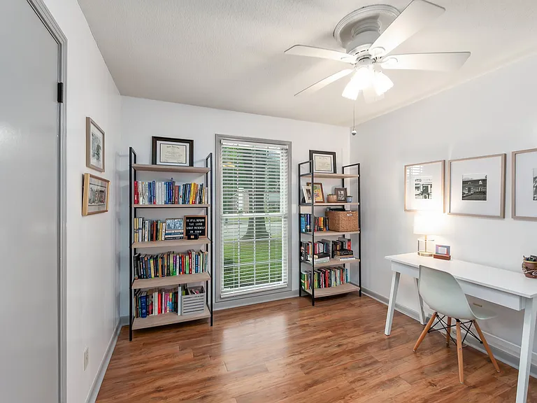 128 Laurie Cir — Photo 18
