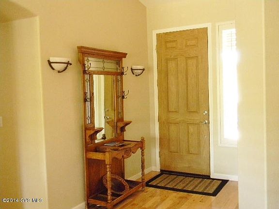 3rd image of 2034 E Oak Hill Pl