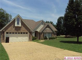 1417 S Lessley Ln, Sallisaw, OK 74955