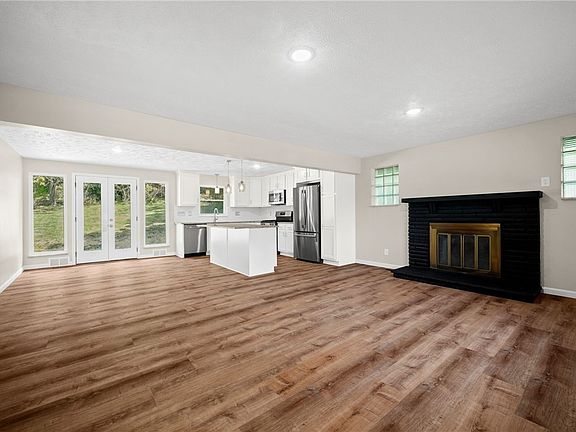 3rd image of 271 Forest Grove Rd