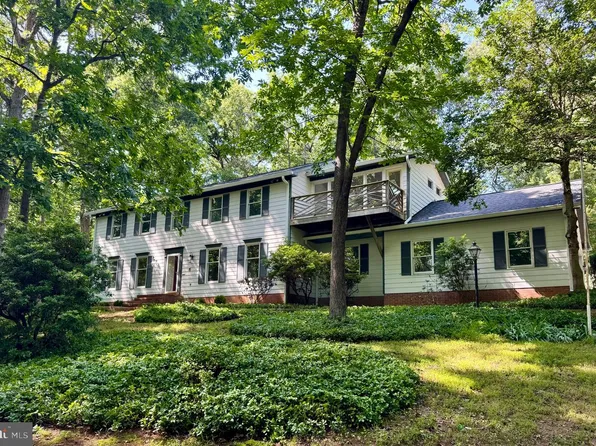 1132 Springvale Rd, Great Falls, VA 22066