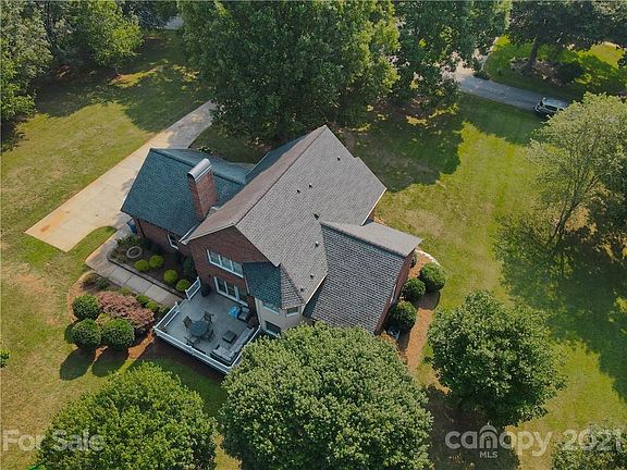 4th image of 104 Woodvale Cir