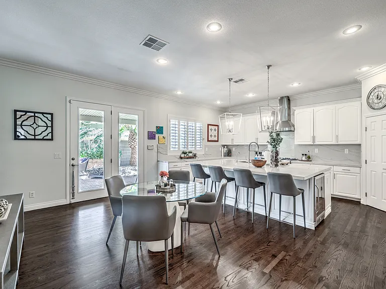 7166 Frontier Hills Ave — Photo 9