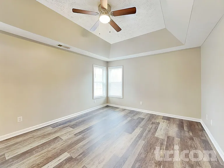 401 Breeze Way — Photo 7