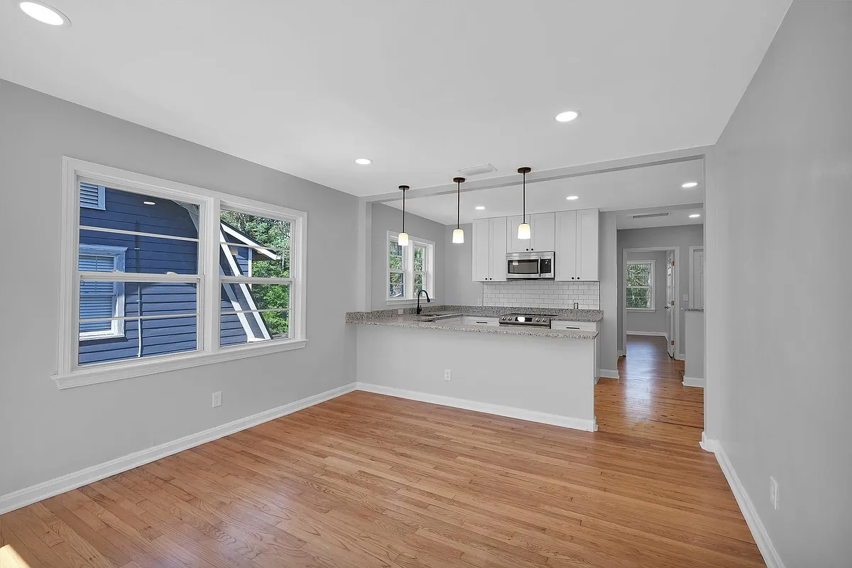 Living room & Kitchen - 3563 Oak St #4