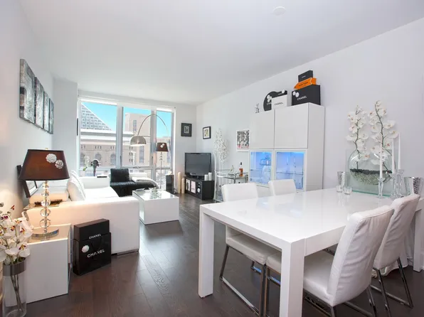 50 Riverside Boulevard image 1 of 13