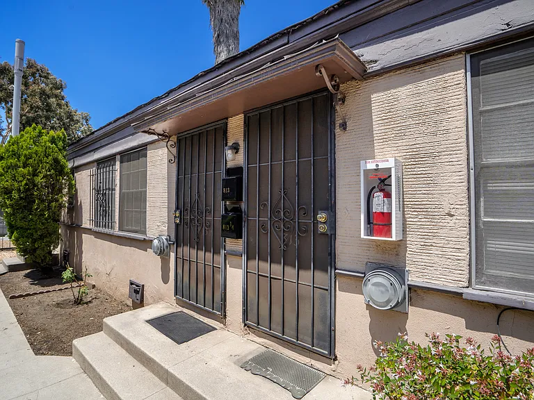 807 W. 30th St. — Photo 9