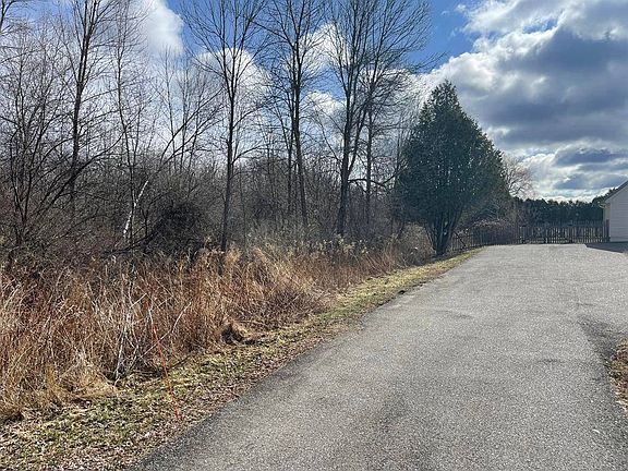 4th image of 467 Ridge Rd