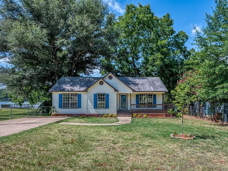 15509 Cedar Bay Dr — Photo 1