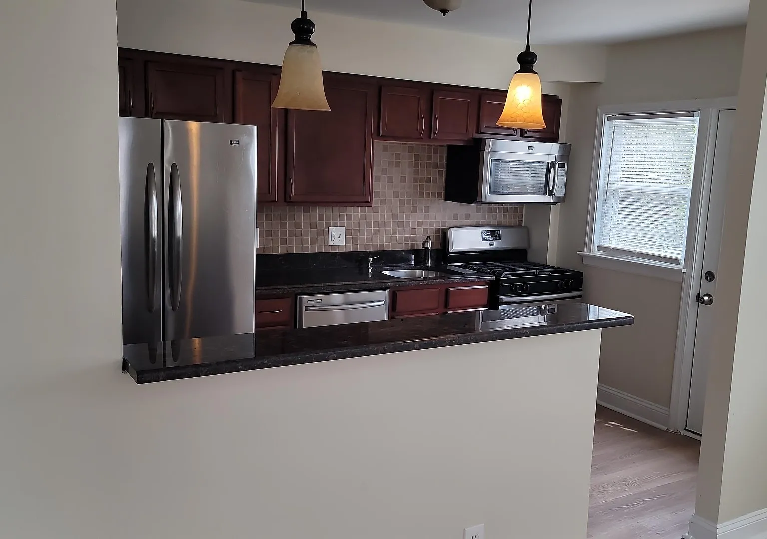 4 bed, 1200 sqft, $2,500 — Photo 2