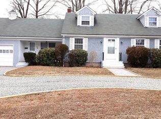 217 Oaklawn Ave, Cranston, RI 02920