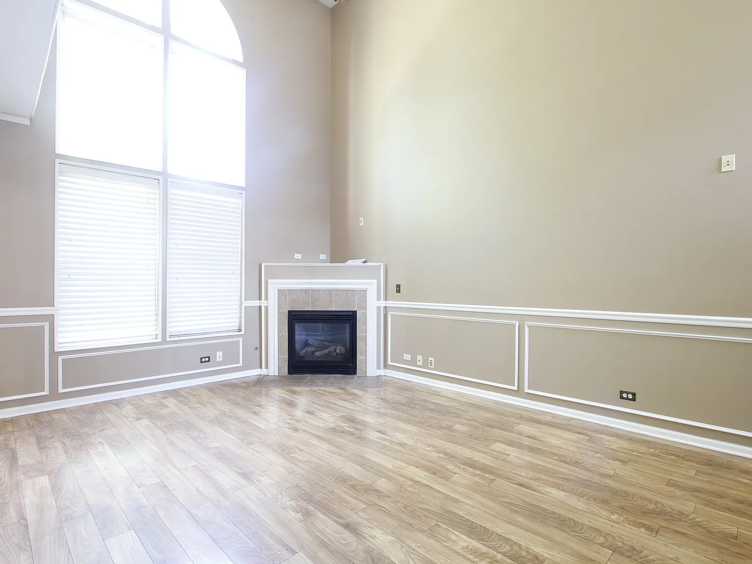 2 bed, 1500 sqft, $2,400 — Photo 3