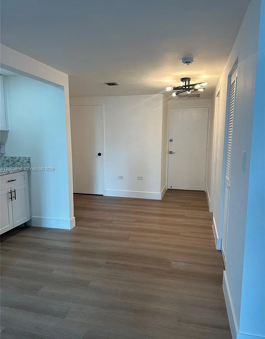 Four Ambassadors Condo Ph — Photo 4
