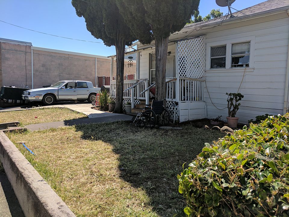 2nd image of 615 W 9th St