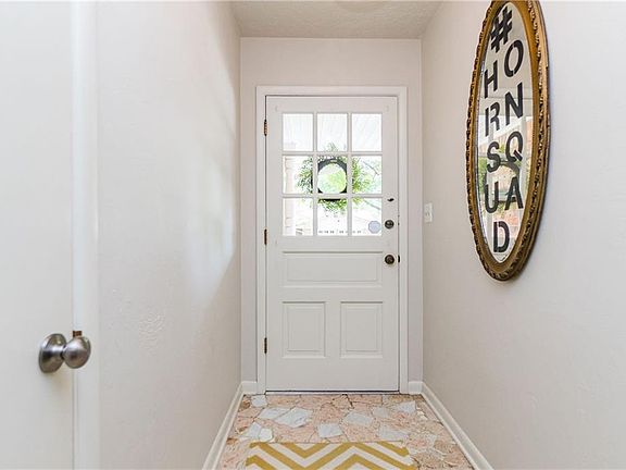 3rd image of 2633 Chateau Dr