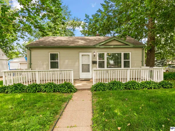 402 W 30th Ave, Bellevue, NE 68005