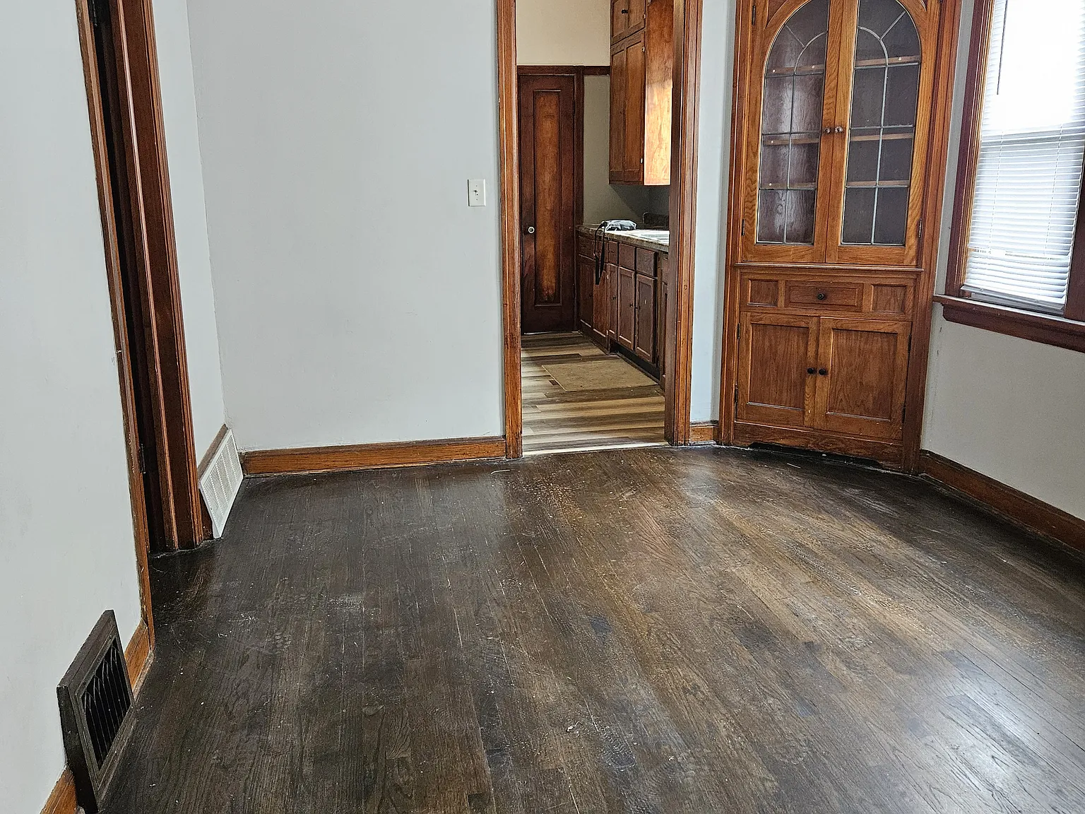 2 bed, 1000 sqft, $1,075 — Photo 2