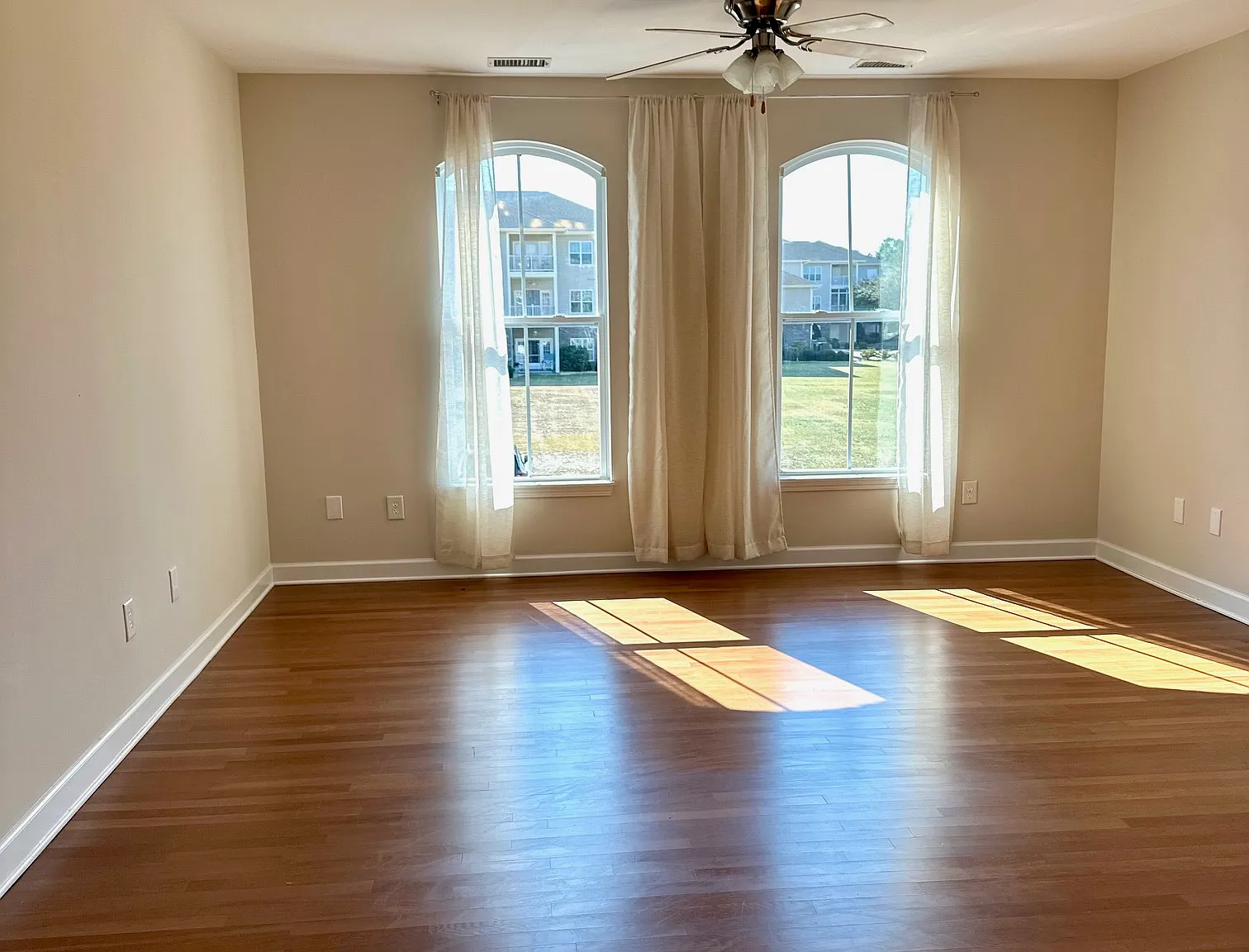 2 bed, 2.5 bath, 1184 sqft, $1,850 — Photo 3
