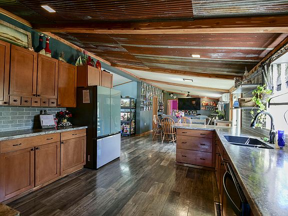 2nd image of 133 Sunny Lane
