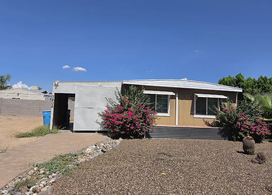 3 bed, 1057 sqft, $700 — Photo 1