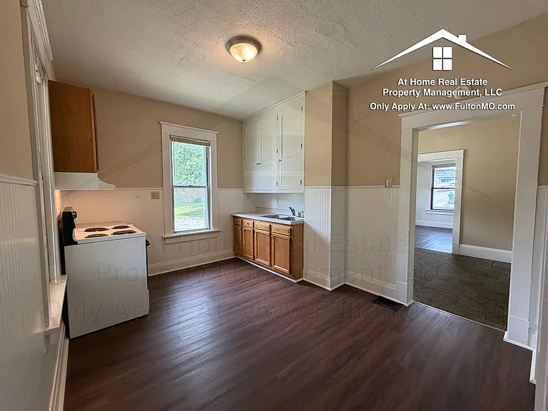 217 W 6th St — Photo 20