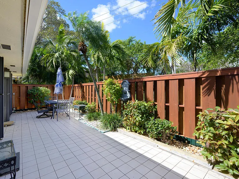 11335 Twelve Oaks Way — Photo 16