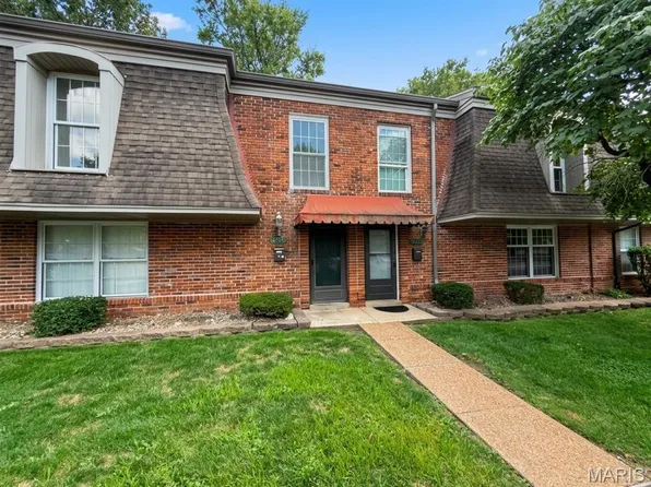 4334 Chateau De Ville Dr, Saint Louis, MO 63129
