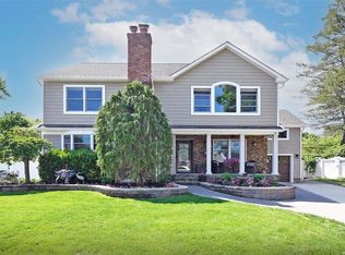 3650 Southview Ave, Wantagh, NY 11793