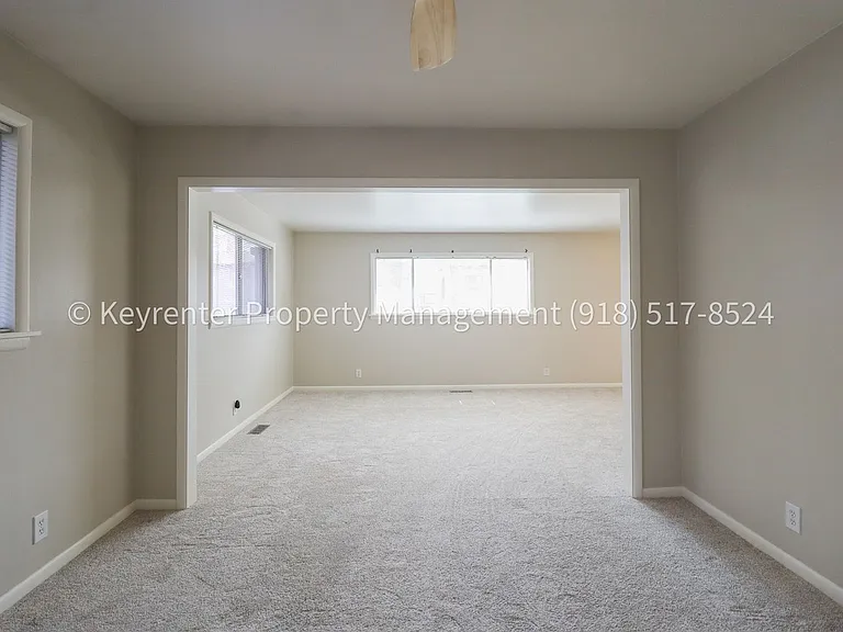 953 E 37th St S — Photo 14