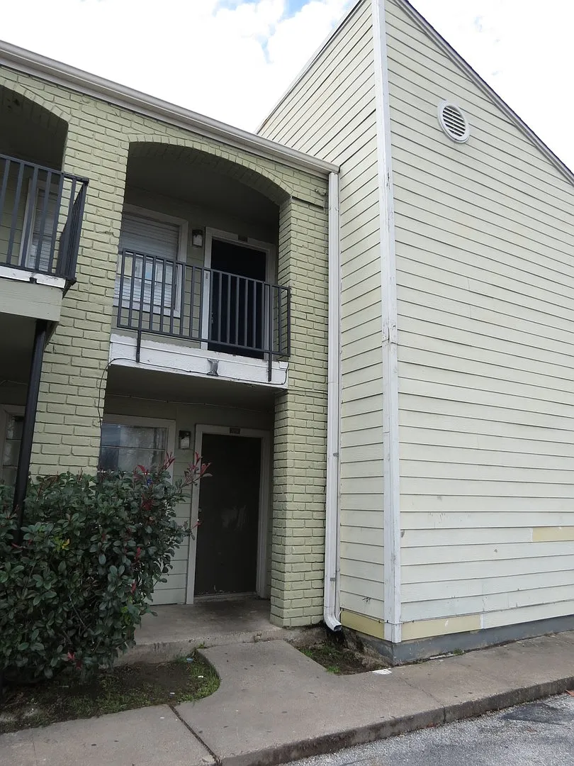 2 bedroom condo - Updated! — Photo 1