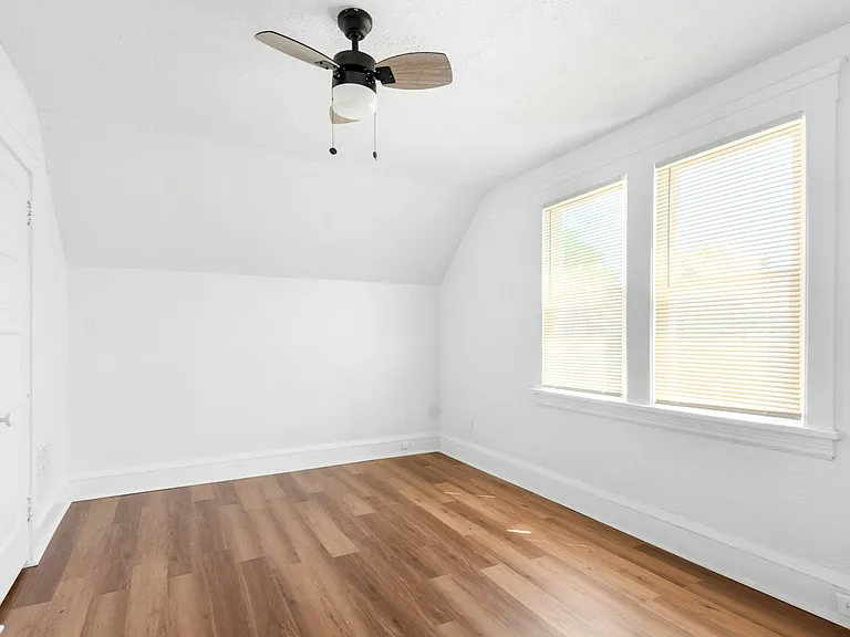 2048 W 105th St — Photo 16