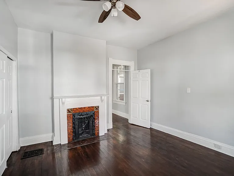2036 Garrard St — Photo 10