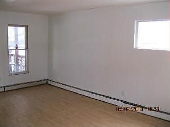 2nd image of 9 Howard St