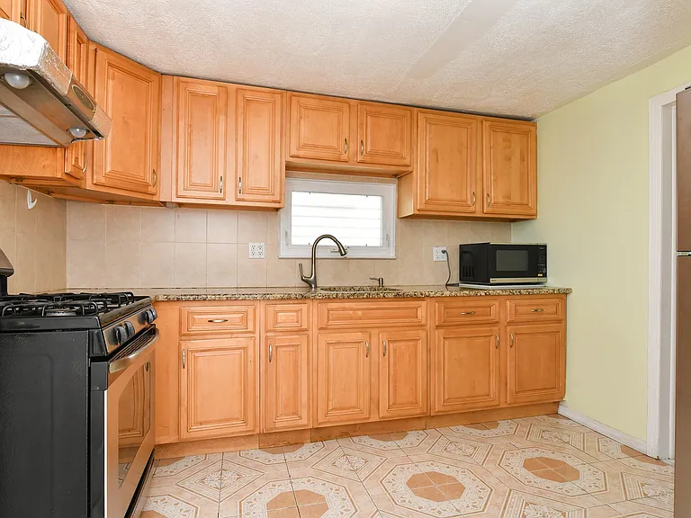 26 Charles St #1 — Photo 7