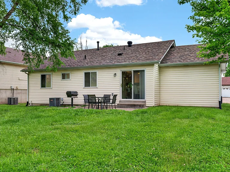 2126 Hungerford Dr — Photo 38