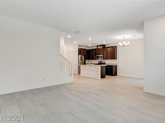 4th image of 20 Barbara Ln #81