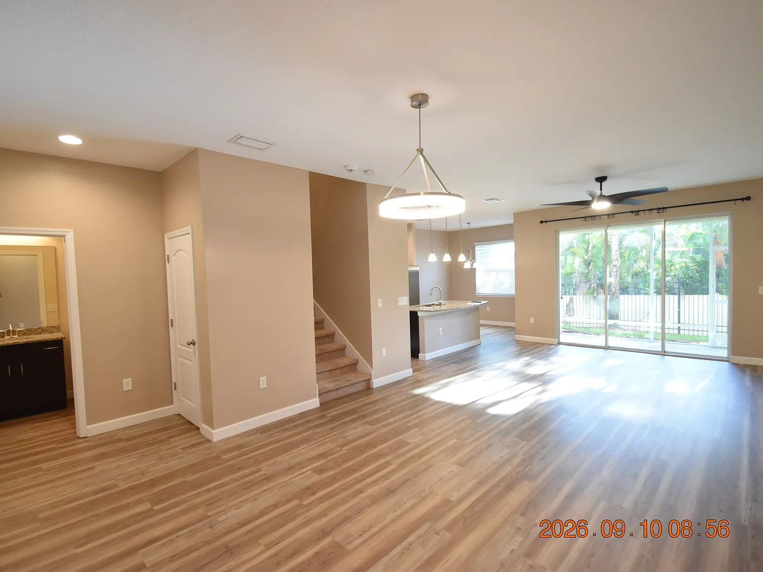 3 bed, 2.5 bath, 1976 sqft, $2,650 — Photo 4