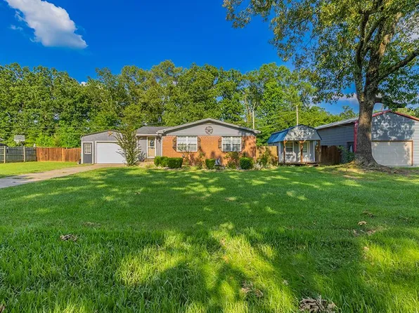 500 E 10th St, Hooks, TX 75561