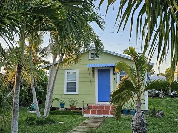 431 Mango Ave, Goodland, FL 34140