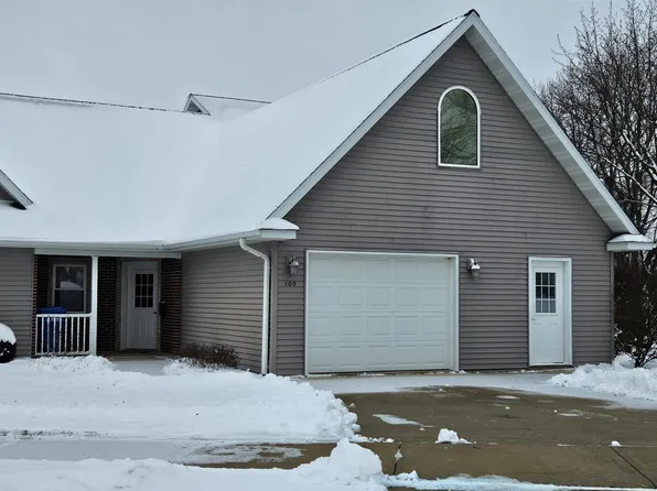 105 Lake View Ct, New Hampton, IA 50659