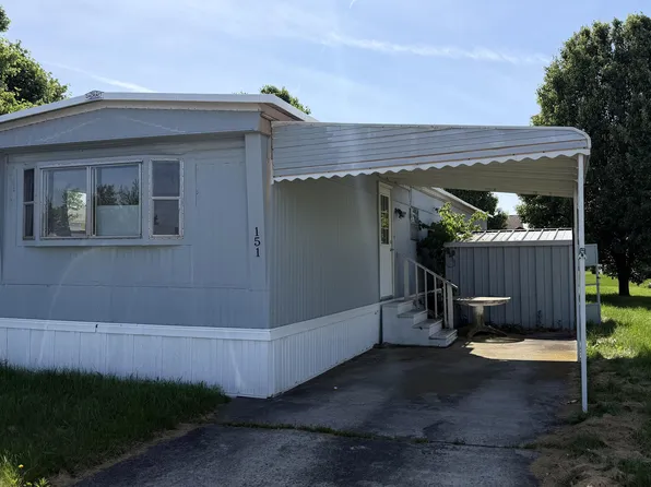 151 S Winterhaven Dr, Wapakoneta, OH 45895