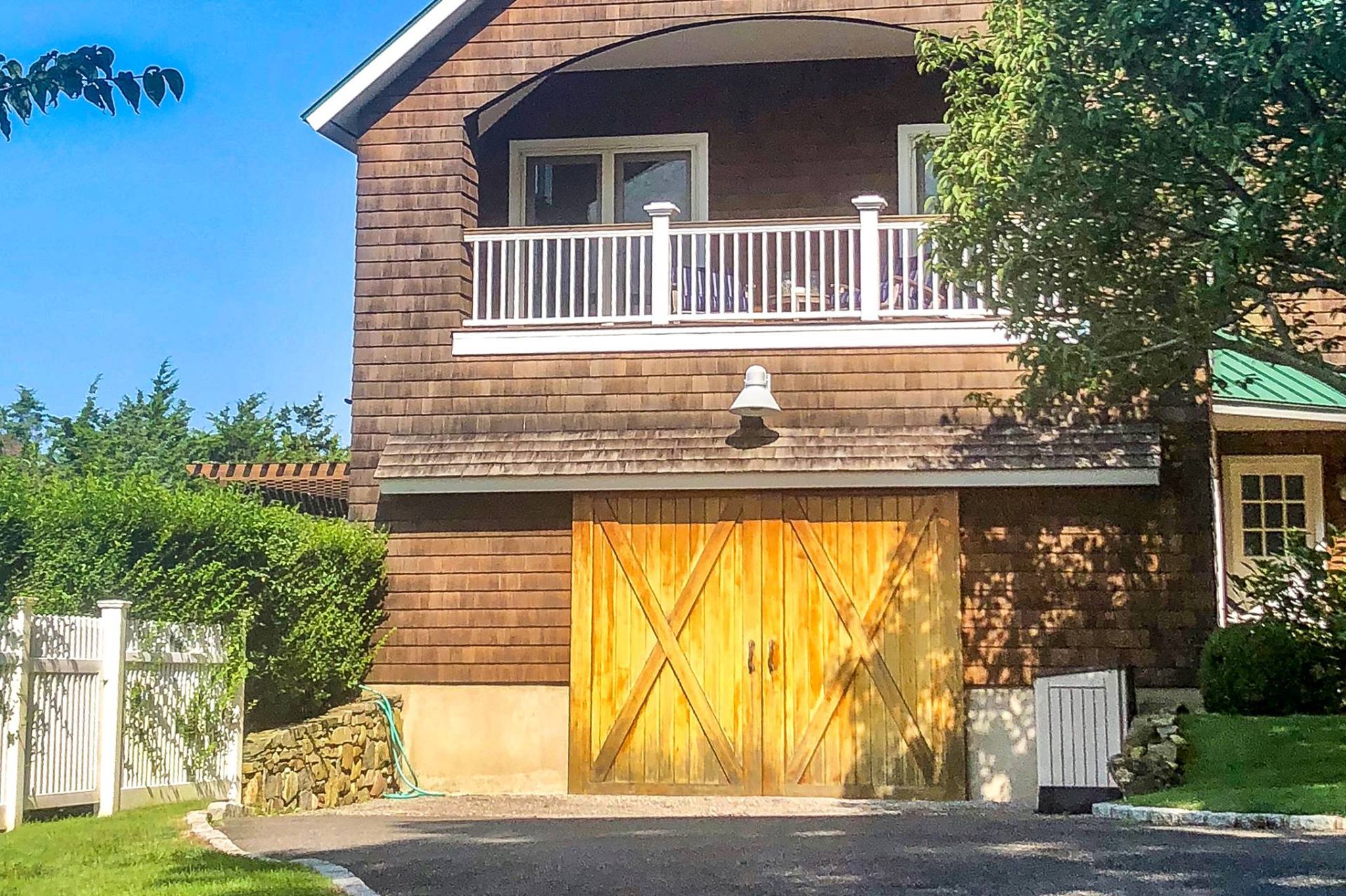 90 Lopers Path in Water Mill Out East