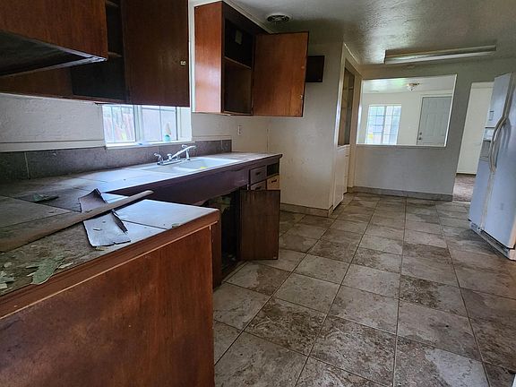 3rd image of 3458 Shirley St