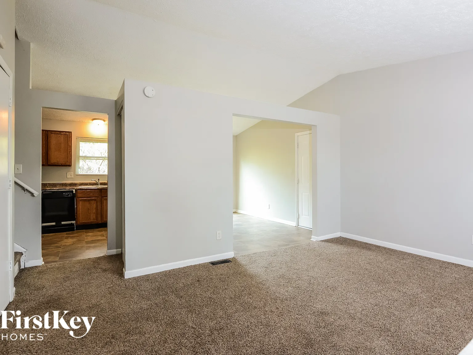 3 bed, 2.0 bath, 1604 sqft, $1,960 — Photo 2