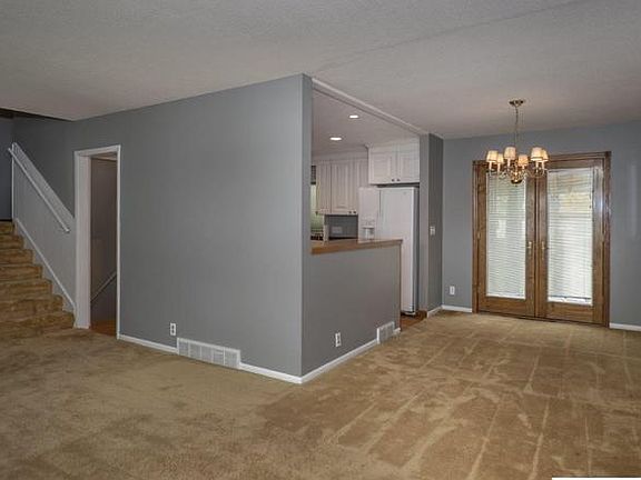 4th image of 2918 S 117th St