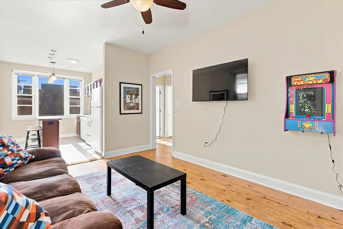 2 bed, $1,950 — Photo 3