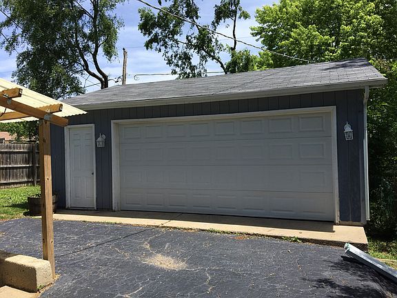 2nd image of 1035 Crescent Ct