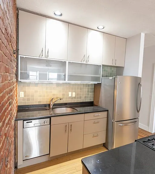 101 Cedar St #2 — Photo 9